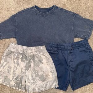 Abercrombie Kids relaxed tee with two shorts camo and navy. Size 5/6.